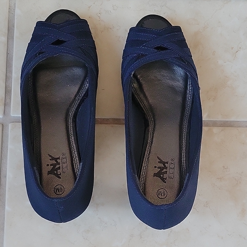 Air Flex Women's Navy Peep-Toe 1 inch heel